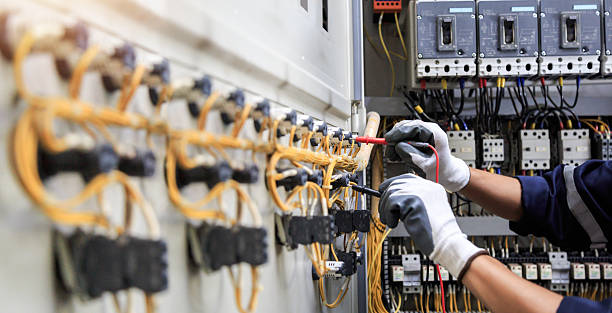 Professional Electrician technician working in Pine Knoll Shores, NC